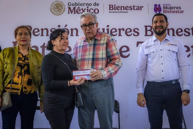Entregan en Sinaloa tarjetas del programa Programa Pensión para Mujeres Bienestar