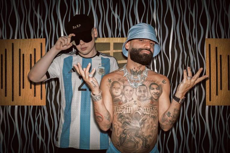 Lanza Bizarrap la ‘Sesión #54’ con Arcángel, quien dedica una estrofa a Shakira y Piqué