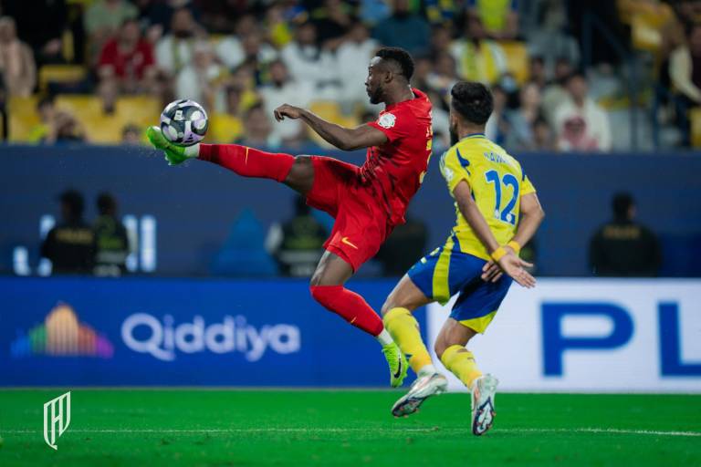 Julián Quiñones brilla en la victoria del Al Qadisiya ante el Al Nassr