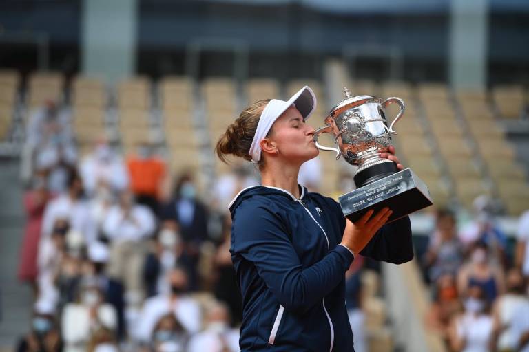 Krejcikova supera a Pavlyuchenkova para ser campeona en Roland Garros