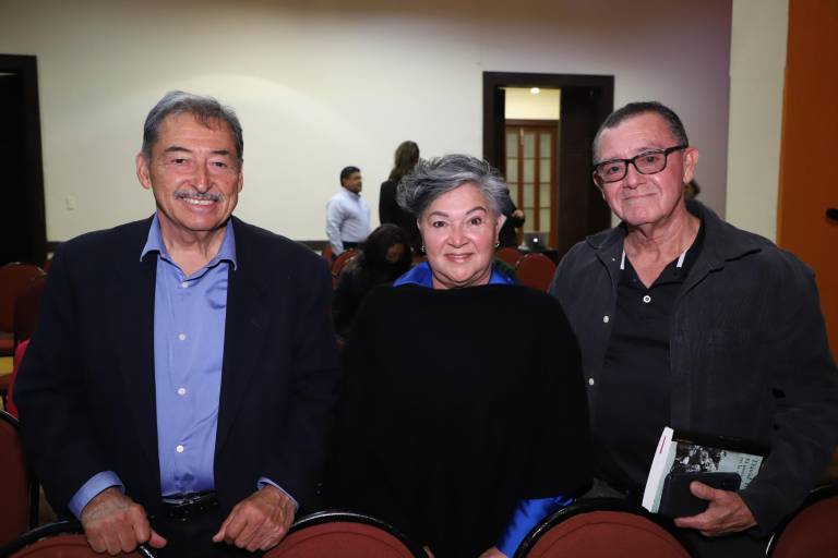 David Toscana comparte con mazatlecos su obra ‘El peso de vivir en la tierra’