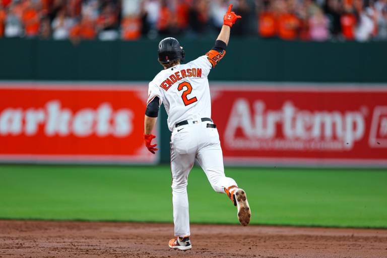 Gunnar Henderson suena grand slam en paliza de Orioles a Azulejos