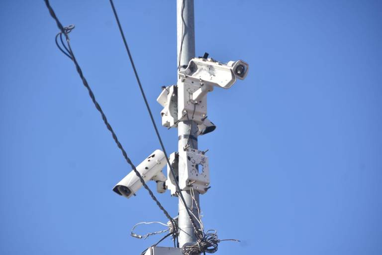 Comienzan a reemplazar cámaras de vigilancia que fueron baleadas en Culiacán