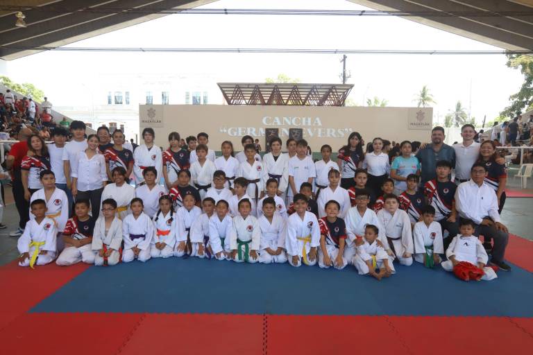 Competitivo y ameno domingo familiar se vive en la Copa Karate Datemex 2024