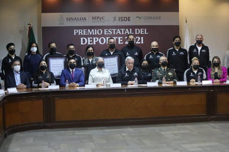 Sinaloenses reciben el Premio Estatal del Deporte