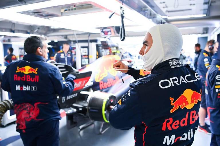‘Checo’ Pérez ‘reta’ a su compañero Max Verstappen