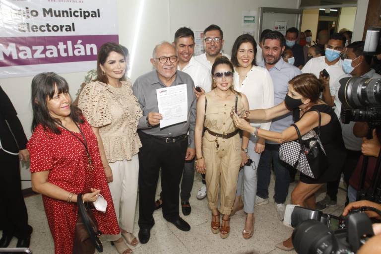 ‘El Químico’ recibe constancia de mayoría como Alcalde de Mazatlán