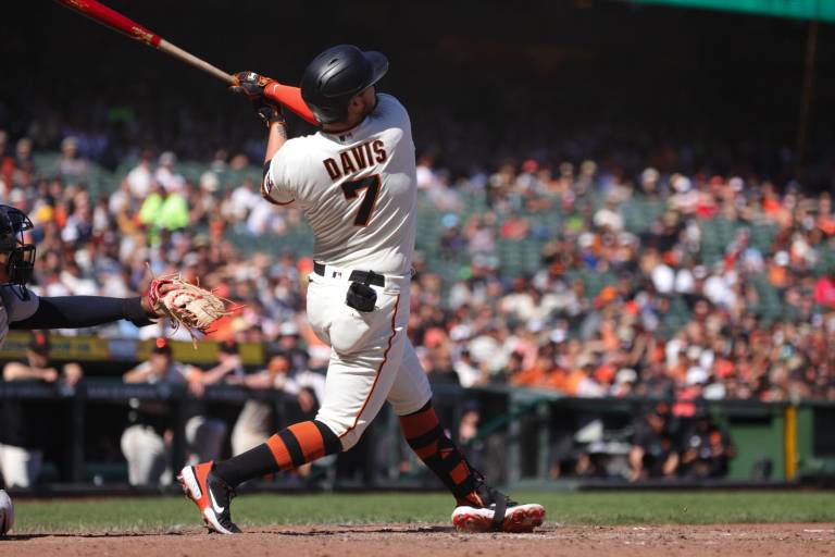 Oakland le otorga pacto por un año a J.D. Davis
