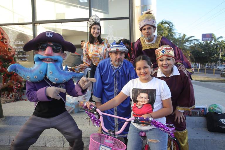 Ariana Yoselin dará paseos con sus amigas en su nueva bicicleta