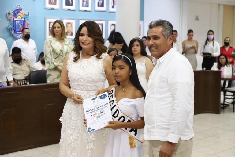 El nuevo Cabildo Infantil 2022 ejerce su puesto y recibe reconocimientos