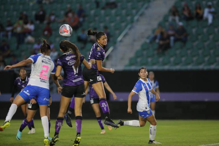Mazatlán fracasa en casa y es goleado por Monterrey