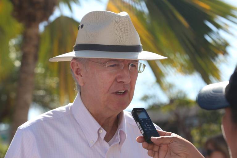 Coinciden políticos y empresarios en defensa del INE en Mazatlán
