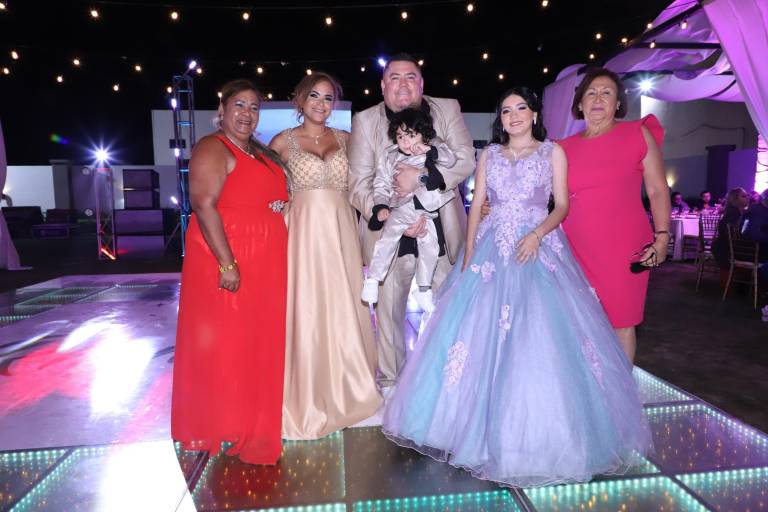 Rhomina Serrano festeja el inicio de su juventud