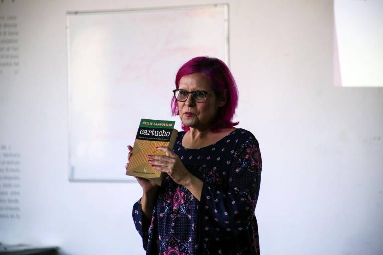Comparte la escritora Dina Grijalva ‘el arte de la brevedad’ en taller