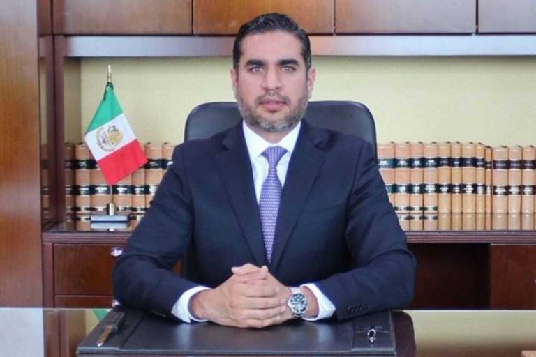 Juez Gómez Fierro ampara ahora a usuarios contra padrón de telefonía móvil