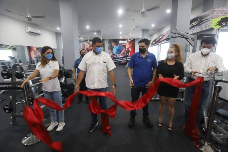 Inauguran gimnasio en Industrias Marino