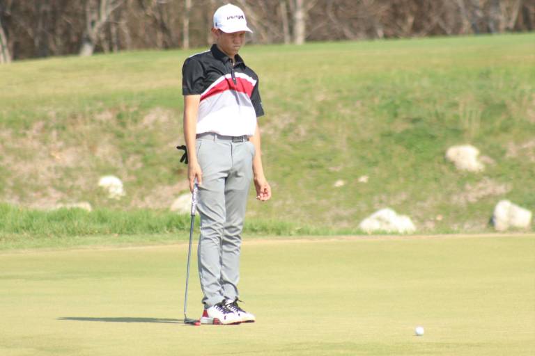 Tiene Ricardo Ríos buen día en golf de Nacionales Conade