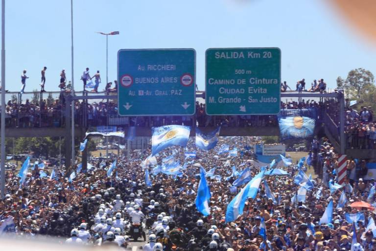 Éxtasis en Argentina al ver a Lionel Messi y la Albiceleste tras ganar en Qatar 2022