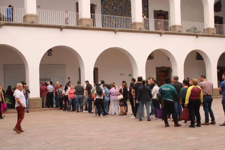 Más de 140 personas asisten a recoger lente gratuitos para observar el Eclipse Solar