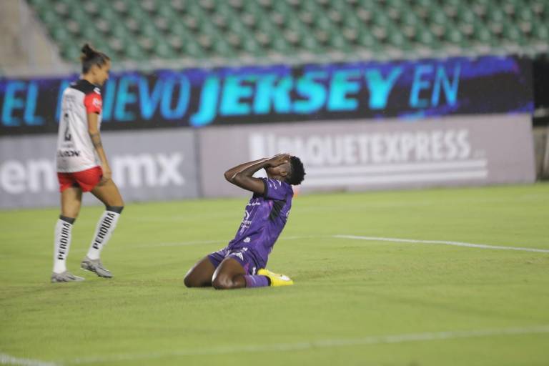 Mazatlán Femenil sufre en el segundo tiempo y cae ante Atlas