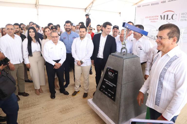 Ponen primera piedra de Recinto Fiscalizado Estratégico en Mazatlán