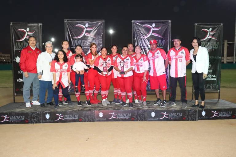 Premian a lo mejor de la Liga Imdem de Softbol