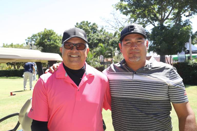 Golfistas se divierten jugando y ayudan a Foden