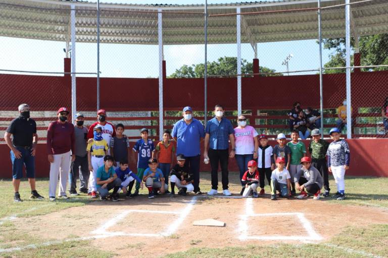 Inauguran en Escuinapa techumbre y barda perimetral de Estadio de Beisbol Ángel Camacho