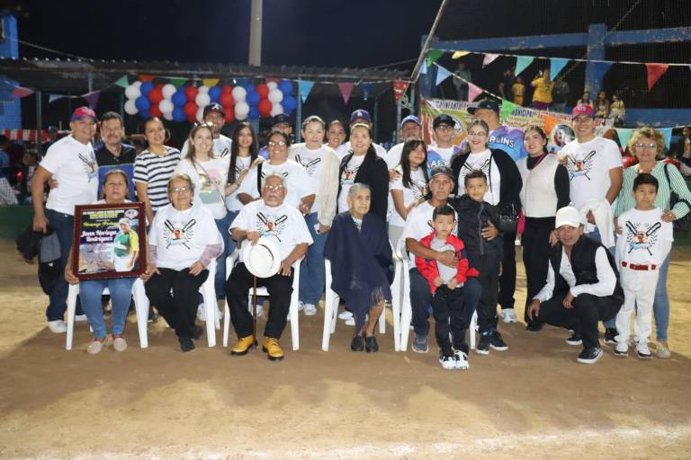 Cantan playball en Liga Quintero Castañeda