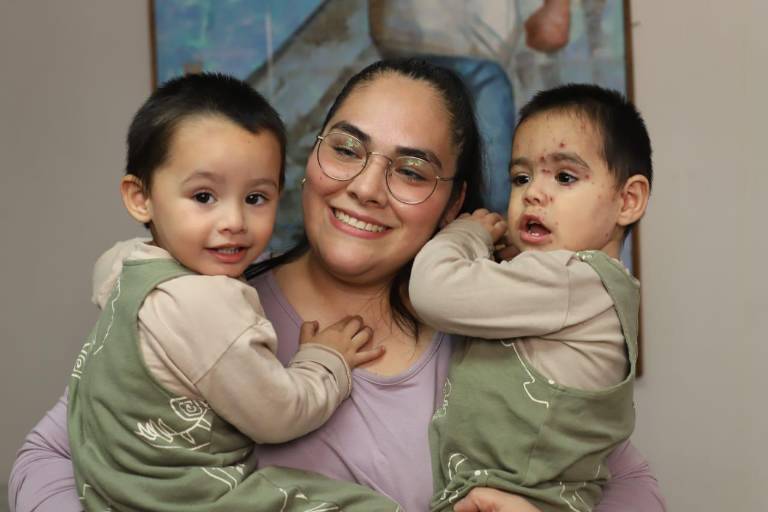 Recibe el pequeño Sebastián $5 mil como apoyo económico
