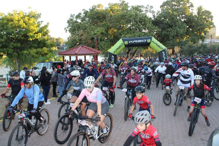 Ciclistas responden a la Rodada Pueblos Mágicos El Rosario
