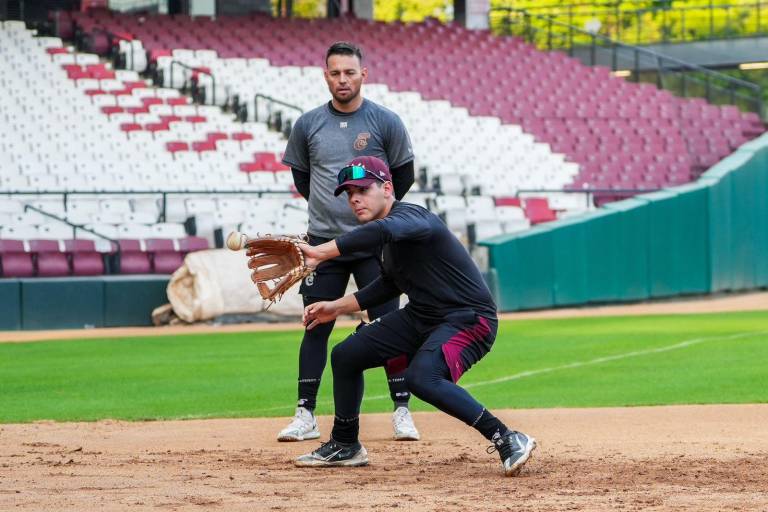 Tomateros de Culiacán entrena en medio de la lluvia
