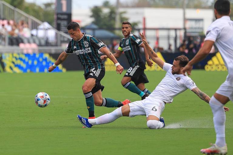 ‘Chicharito’ debuta con par de goles para el Galaxy