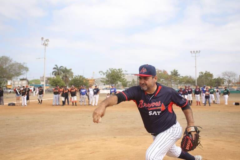 ¡Batazo de cuatro esquinas! Realizan cuádruple homenaje en inauguración de Liga de Beisbol Burócrata Federal