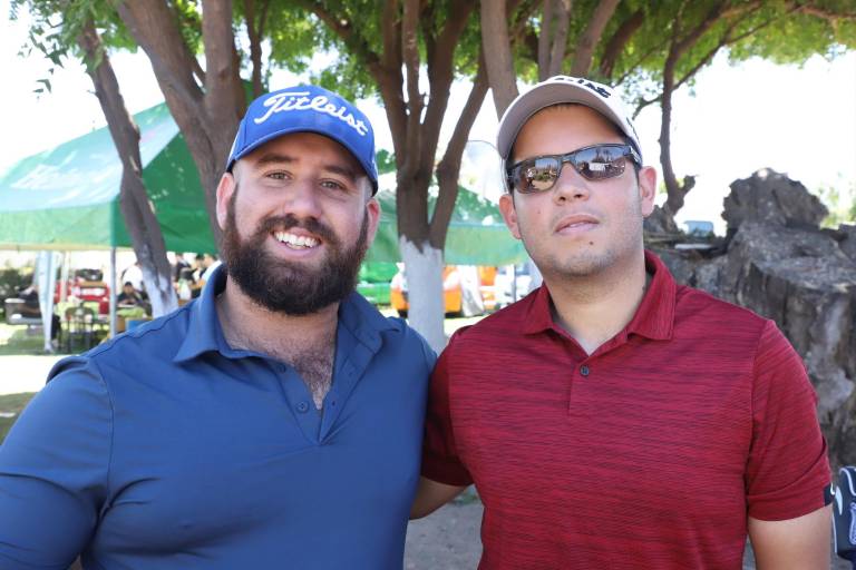 Golfistas se divierten jugando y ayudan a Foden