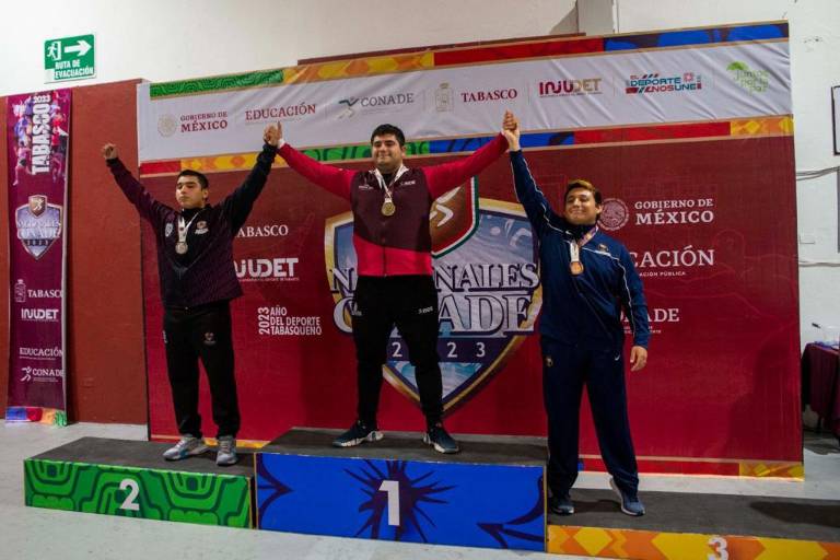 Manuel Ureta es bicampeón en luchas asociadas
