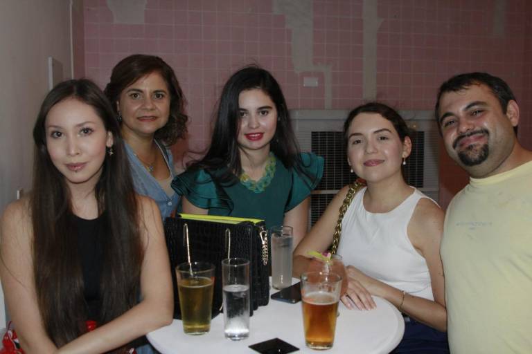 Coleccionistas pujan por obras en pro de La Casa del Maquío