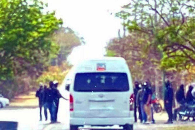 $!Paran encapuchados convoy de Sheinbaum en Chiapas
