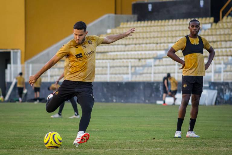 Dorados de Sinaloa tendrá una complicada visita a Celaya