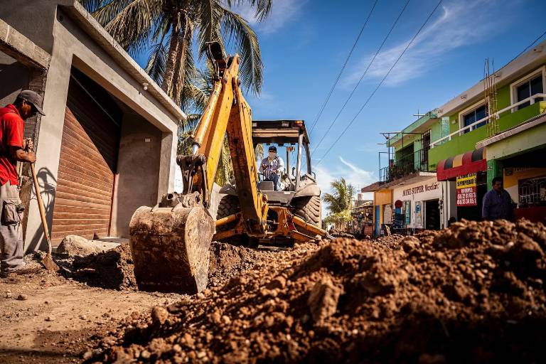A punta de convenios ‘extra’, Gobierno de Rocha Moya pagó $99.5 millones más de lo acordado en ejecución de obra