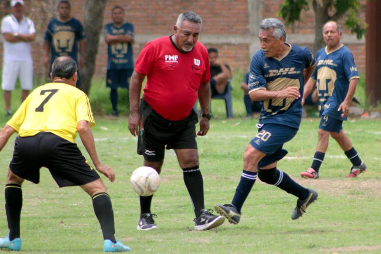 Muralla estrena campeonato con sonora goleada