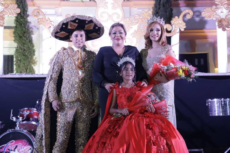 Coronan a realeza del Carnaval de El Rosario 2024
