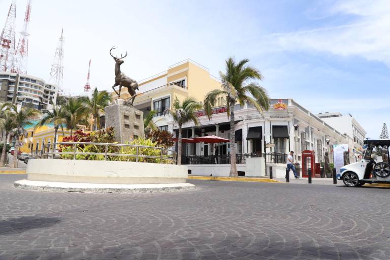 Torres amenazan con romper la armonía del Centro Histórico de Mazatlán: INAH