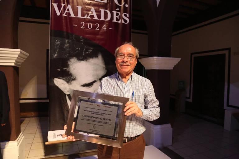 Recibe Leonel Rodríguez Benítez el Premio de Ensayo Histórico José C. Valadés