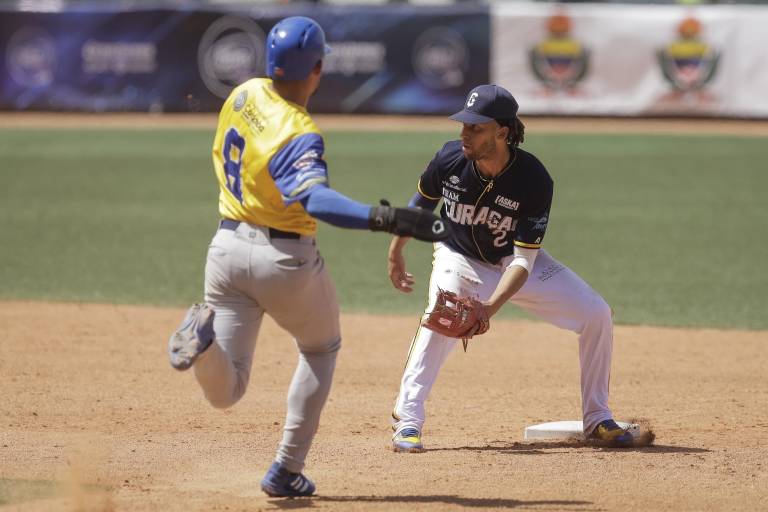Manzanero decide triunfo de Colombia ante Curazao en 13 entradas