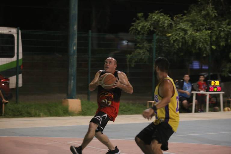 Oasis pierde el camino al final ante la Flores Magón en el baloncesto de Segunda Fuerza