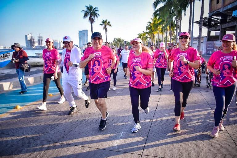 Impulsan Alcalde de Mazatlán y su esposa la detección oportuna del cáncer de mama