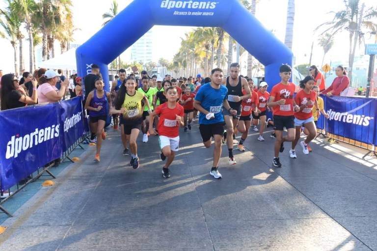 Corren por el Malecón en apoyo al deporte adaptado