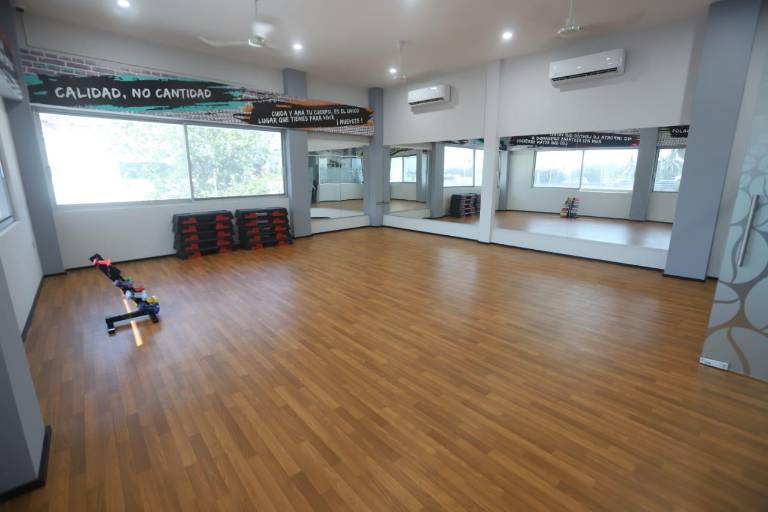 Inauguran gimnasio en Industrias Marino