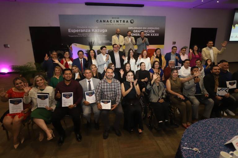 Egresan 40 profesionales de diplomado en liderazgo de Canacintra Mazatlán